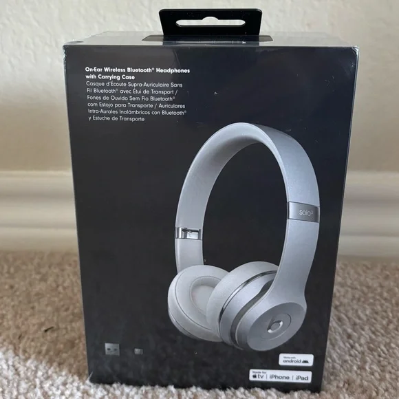 Beats Solo 3 Headphones - Picture 3 of 5